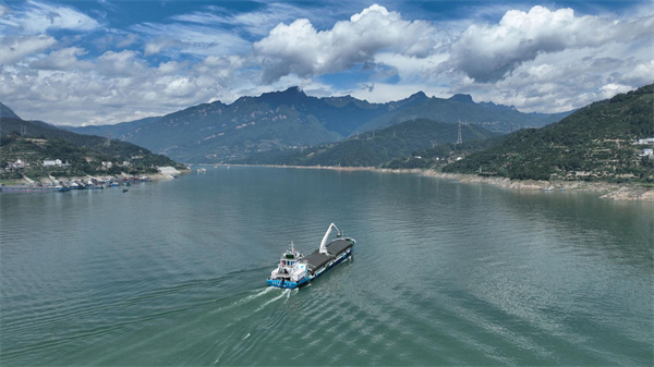 我国首艘纯电动清漂转运船“三峡护坝1号”成功试航_fororder_图片5
