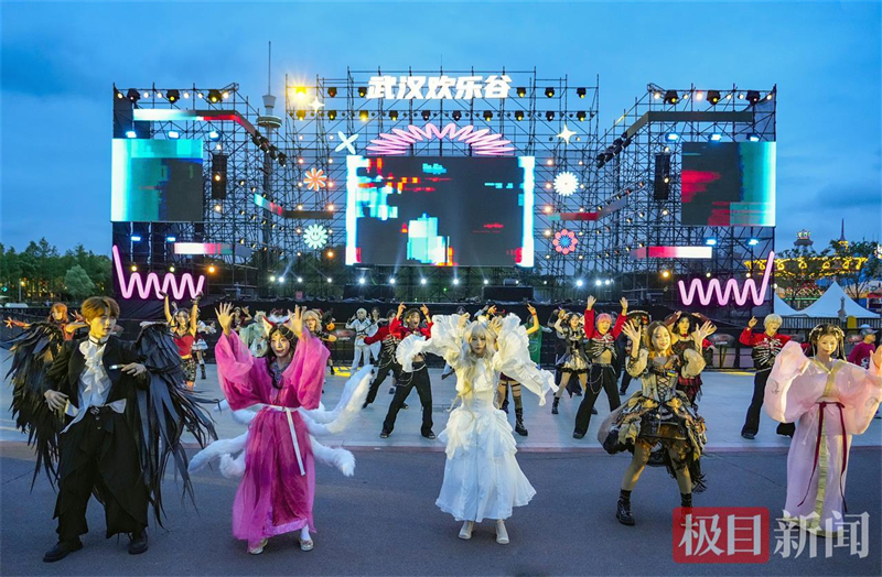 武汉欢乐谷潮玩节震撼来袭 连续59天嗨玩不停_fororder_7afc8059fc354b65bd43639f84134aed