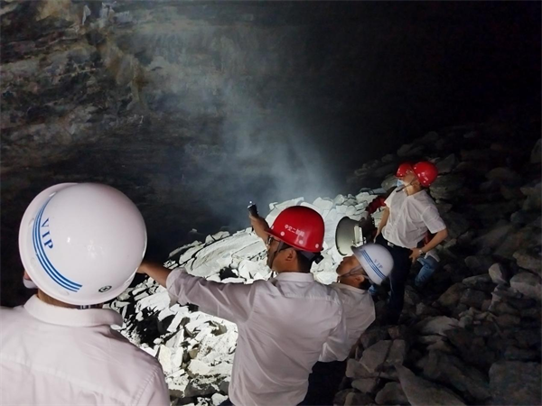 智“斗”超级大溶洞！宜来高速月山隧道双幅贯通