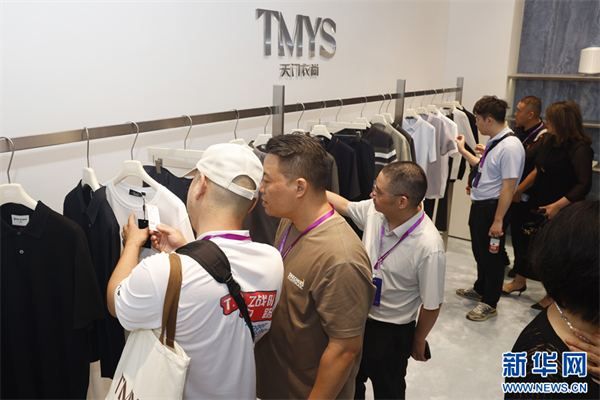 天门衣尚 智绘全球 2025湖北天门服装电商产业大会举行_fororder_3
