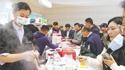 千余荆楚优品添香农交会 天津市民排长队争尝“耐煮青菜”