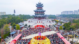 湖北麻城：“五福”庆新春 年味“火出圈”