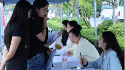 精准对接促青年就业 鄂州举办“工会就业服务进校园”招聘会