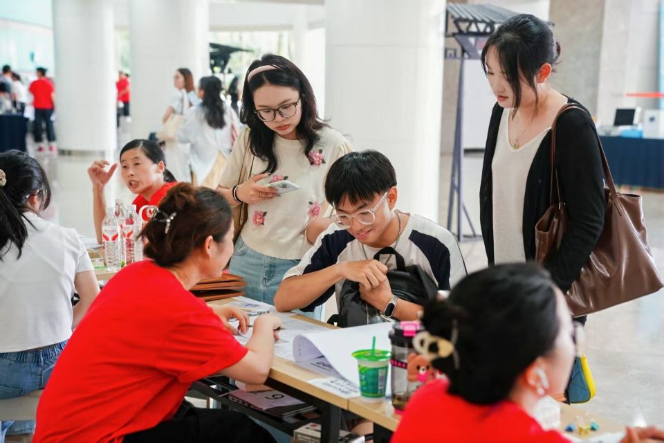 “原来课可以这样教！”湖北乡村新教师岗前培训纪实