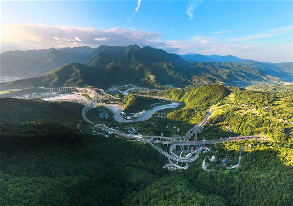 成都到九寨沟4小时抵达！九绵高速公路全线通车_fororder_图片6