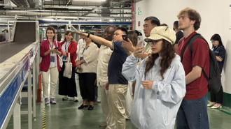 国际暑期学校师生走进企业 感受中国医药物流智慧升级