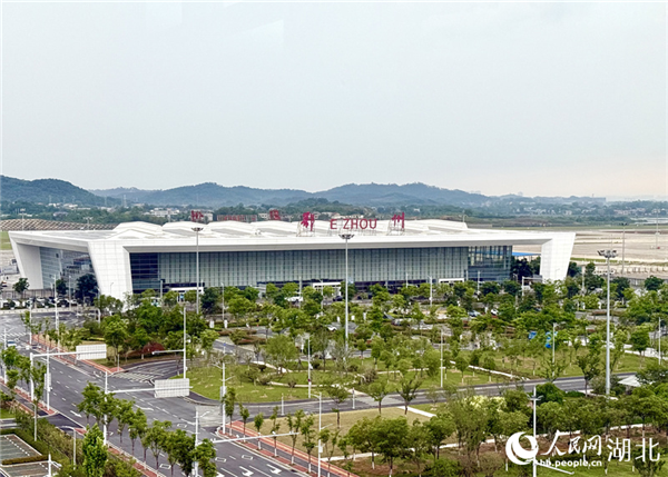 行进中国丨内陆崛起“空中出海口” 人民网“行进中国”湖北调研采访团_fororder_LOCAL1751329961342NSGVZAUXN7