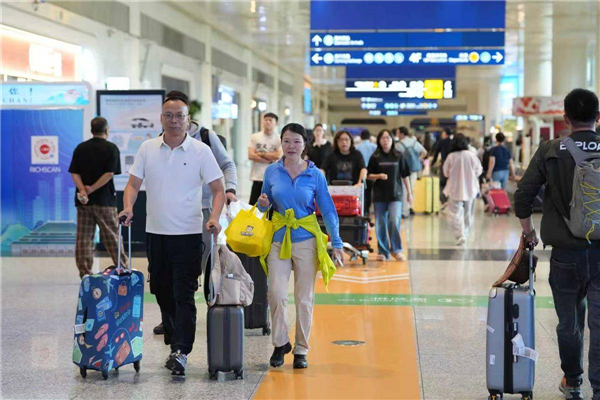 货邮吞吐量同比劲增48.6% “超级黄金周”湖北民航客货两旺活力足_fororder_02