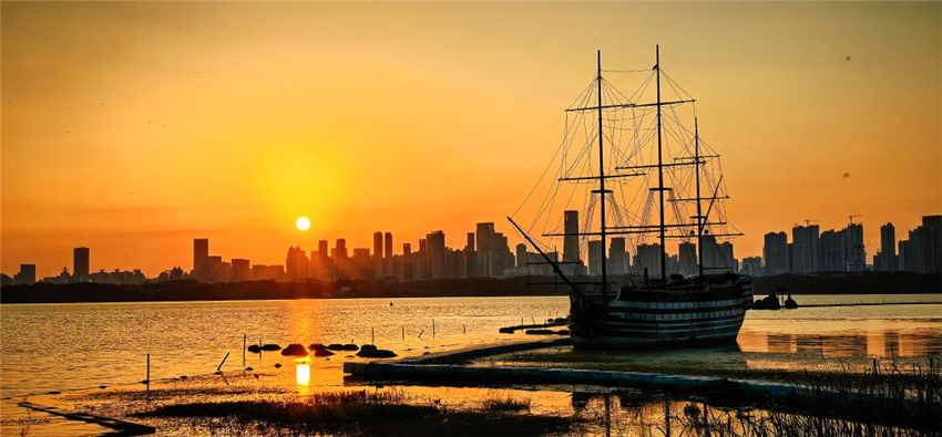 武汉：秋水明落日 流光溢江城_fororder_20251023d9903873eb9549058e5aba71a2897b8a_d3603c7a6e044d1fa08f9ffdd6fef9ac