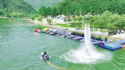 南河小三峡解锁山水新玩法 水上飞人让游客尖叫连连