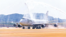 花湖国际机场第100条货运航线开通