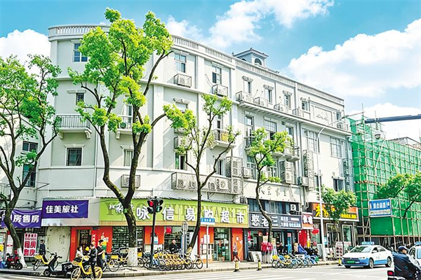 武汉市江汉区以“五改四好”焕活老街区 百年民生路“修旧如旧”聚起新生意