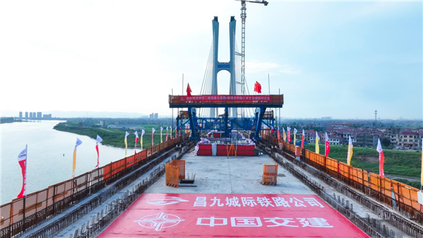 昌九高铁南昌扬子洲赣江公铁大桥跨江主桥全部合龙_fororder_图片3