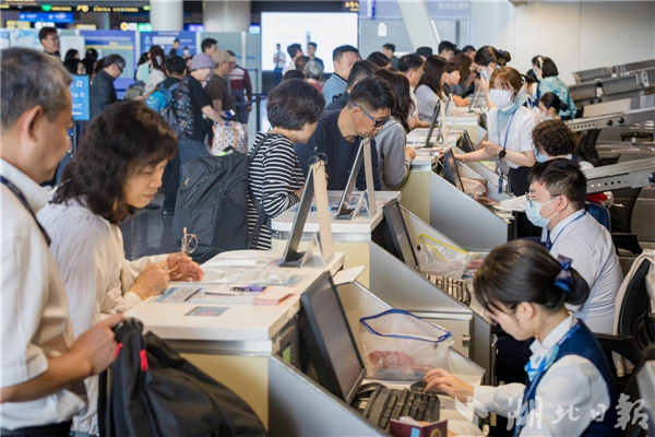 六成入境外国人享免签待遇 天河机场五一客流再创新高_fororder_微信图片_20250507092142