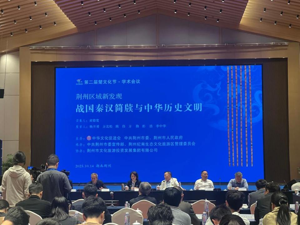 湖北荆州累计出土简牍1.6万余枚
