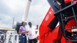 从零部件到整车方案 广交会上鄂企汽车产业链“链”动全球