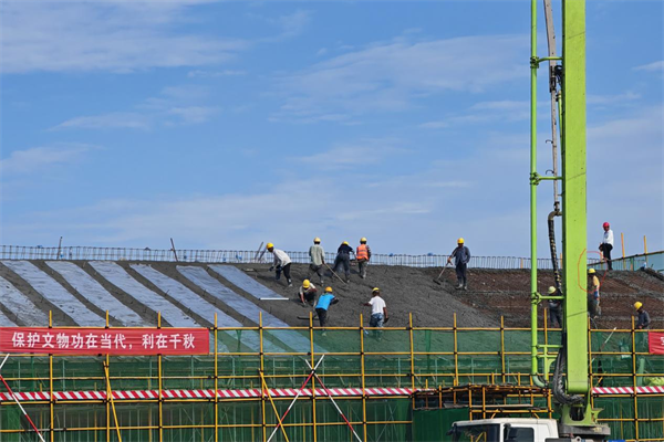 加速建设！襄阳凤凰咀项目首栋单体主体结构封顶_fororder_图片1