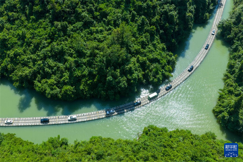湖北宣恩:游绿水青山 享夏日清凉