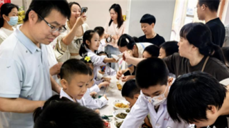 安全用药 娃娃抓起——荆门市人民医院“药房开放日”
