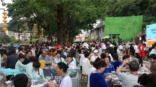 神农架林区下谷乡非遗美食消费季开幕_fororder_图片30