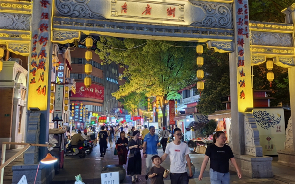 活力江岸——激活老城新动能 文旅商“热辣出圈”_fororder_LOCAL1746498674826X9OW2IUGJ5