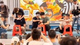 春日趣游江城 马戏演艺与热干面趣味赛欢乐同行