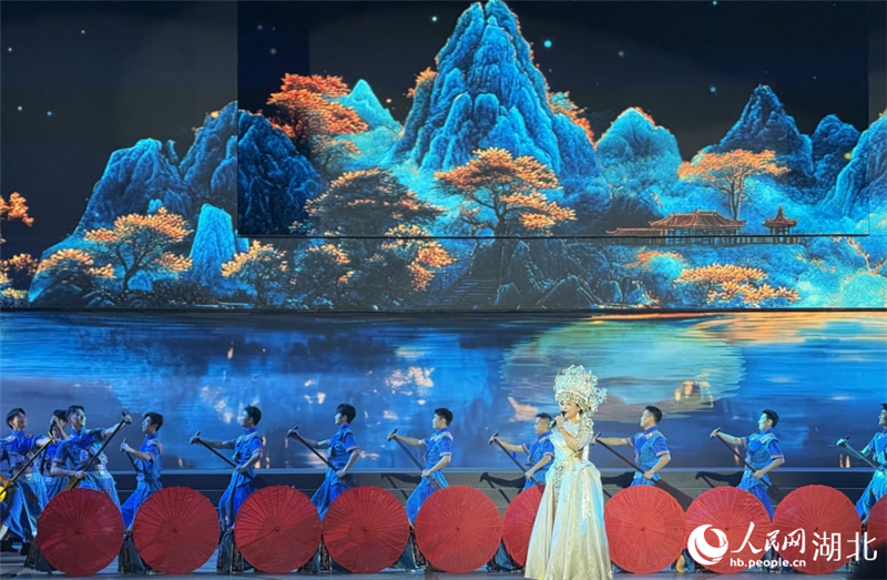 “龙船调”遇见“女儿会” 市民共享文旅盛宴_fororder_LOCAL17565355077507Y05UIB5AC