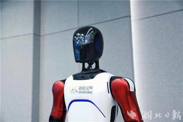 机器人组团唱跳 VR畅游海河 文旅产业博览会科技范十足_fororder_80ae9508a63e4cef853282578de58101
