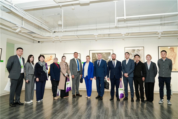 “跨越与重构——‘8+N’国际高等美术基础教学论坛暨2025国际大学生素描邀请展” 开幕_fororder_5d9313eaa3d64b02812ef0115d523bcd