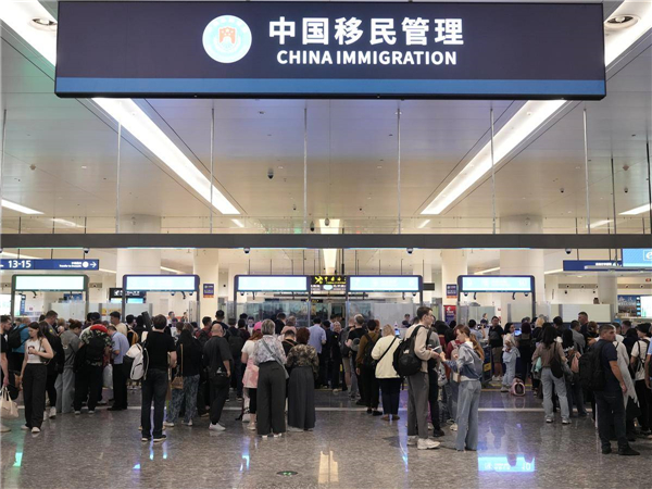 对俄免签首日 湖北迎来首批享受免签入境俄旅客_fororder_4365a6ed96cc4277a21edc4c5f132dad