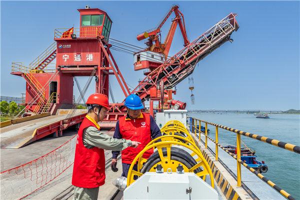 宜昌市建成首个纯电动运输船充电站 解决磷矿绿色航运廊道新能源船舶补给问题_fororder_01
