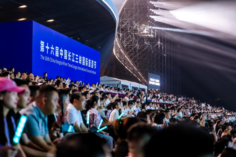 第十六届中国长江三峡国际旅游节在湖北宜昌开幕_fororder_c3ff196cd29768808897f0841634f6dc