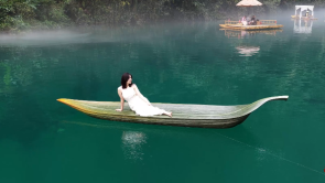 湖北鹤峰：峡谷秋光里 舟摇星河碎