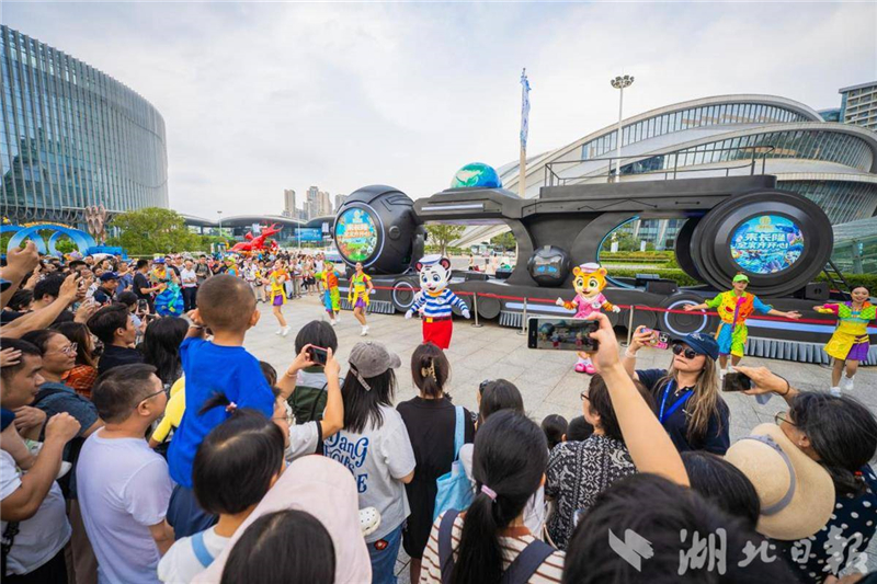 火爆！文旅产业博览会三天迎客22.5万人次 集中签约超230亿元_fororder_0580e69acf7e4a20b72bdbecb9edd01c