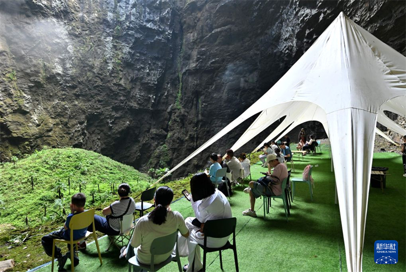 湖北宣恩:游绿水青山 享夏日清凉