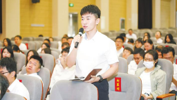 汲取精神力量，勇攀电力科技之巅