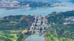 2025年三峡枢纽通过量1.73亿吨 运行14415闸（厢）次