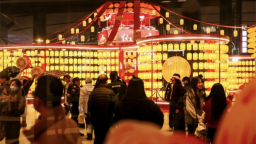 湖北跨年消费嘉年华启幕 “国际庙会”飘香江城跨年夜