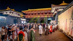 襄阳唐城夜游：沉浸式“盛唐梦境”点燃暑期文旅热