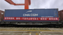82车“襄阳造”乘铁海联运专列远销南美