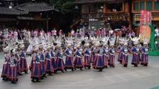 音乐无国界 苗族飞歌与西方歌剧唱响西江千户苗寨_fororder_d3ae3eaad9e740a1a84976029fe16bce.2792x1608.750x2147483647