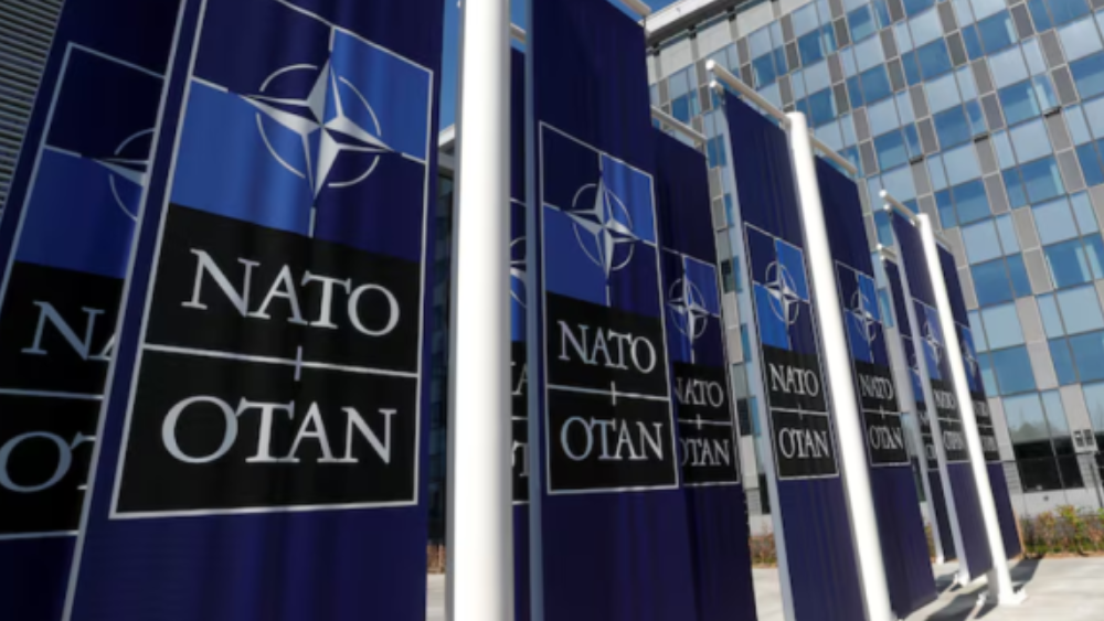 “北极争夺战”即将打响 欧美俄谁将占据上风？_fororder_f405eeacfffe47afbe0df41eda5b0f05.1130x876.750x2147483647