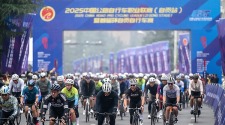 2025中国公路自行车职业联赛（自贡站）开赛_fororder_400
