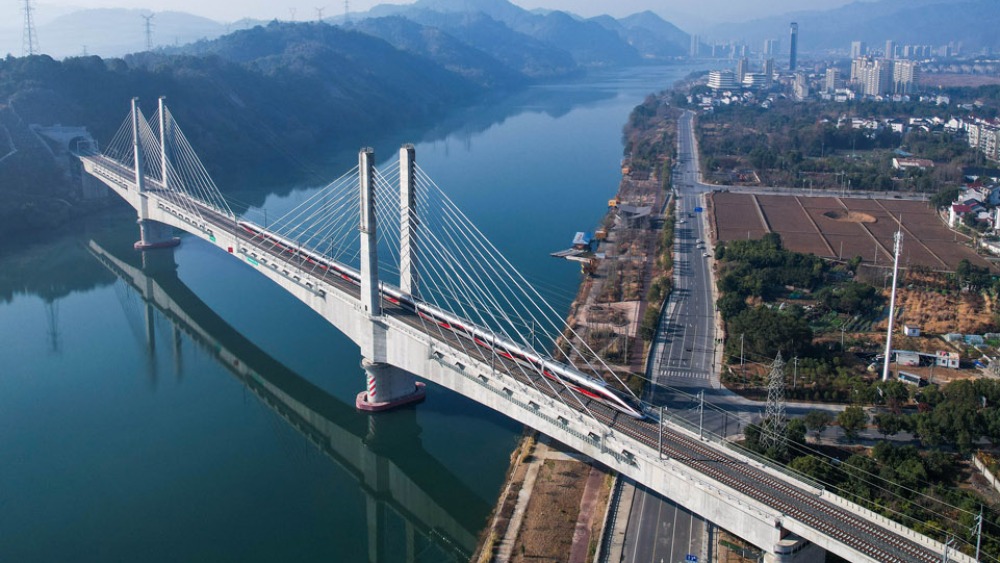 元旦假期近6亿人次出行 “流动的中国”生机勃勃_fororder_1767526169814_208