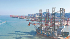 漳州开发区：“装备脊梁”倚港挺立_fororder_d5c5371e-e0e3-45f1-abcf-6f19e7f974ea.1000x667.960x640