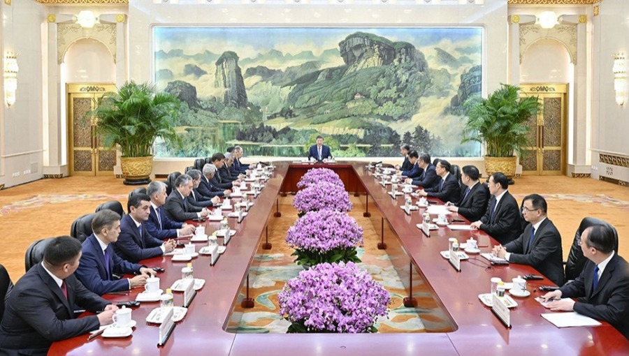 习近平集体会见上海合作组织成员国外长理事会会议外方代表团团长