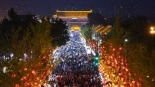 假期消费火热 彰显中国经济蓬勃活力_fororder_202510029ad4eb04b70d4ef190594e2cf50f3195_20251002525a30dc5ca94f64a4b930212c7427ae