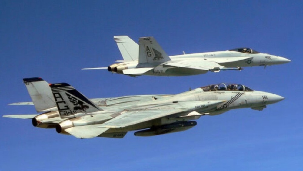 闪评丨美军F-18进入委内瑞拉领空 “禁毒行动”要升级？