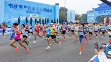 多图直击！2025眉山东坡马拉松燃情开跑_fororder_427c625f-0d95-4ba1-8c94-a2142bee783a.600x363
