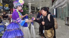 首尔往返桂林航线复航 首批150多名韩国游客“寻美广西”_fororder_桂林